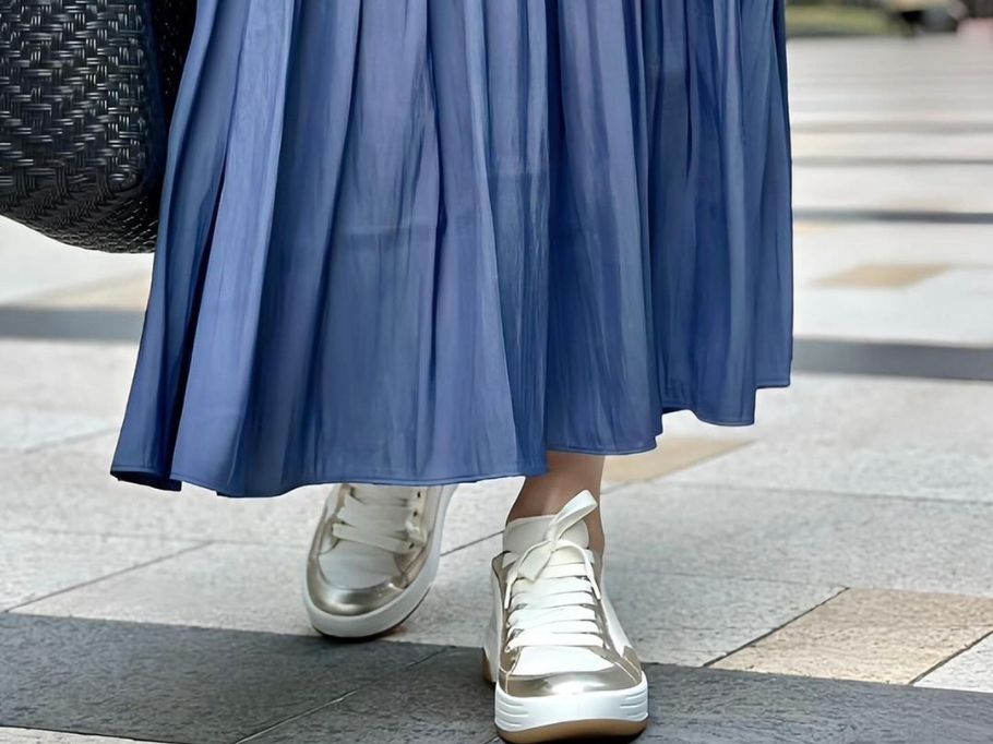 長時間歩いても疲れないレディーススニーカーのおすすめは?きれいめで歩きやすい靴まとめ