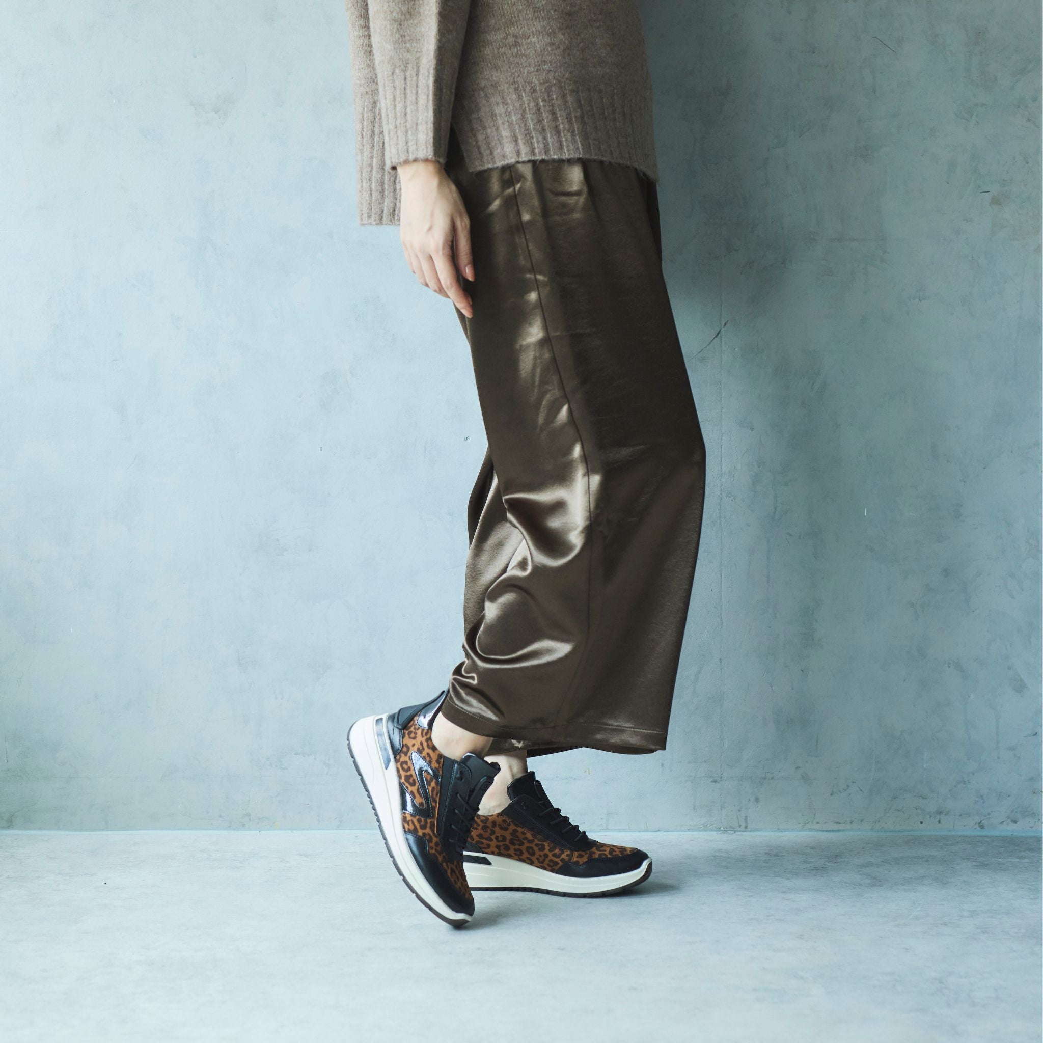 [12-57701] GARDA black,nuts,wildberry