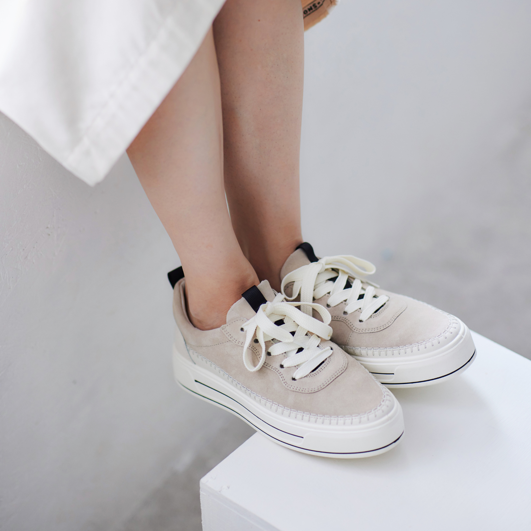 SNEAKERS SNEAKERS